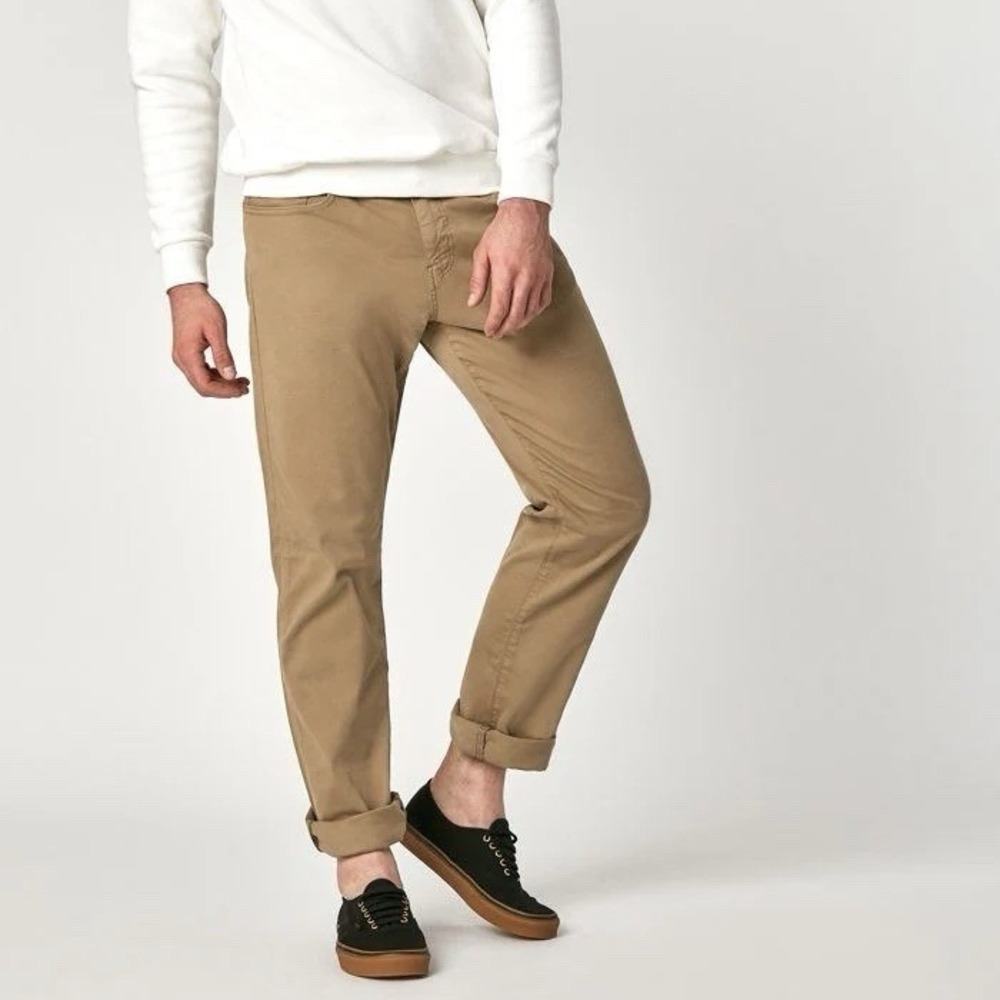 Mavi Men's Slim Straight Jeans in Tan 38 but fits more like a 40.